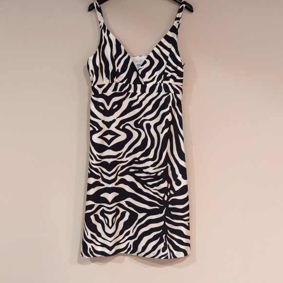 Skirtin Around Dresses & Skirts - Skirtin Around black and white silk dress size 4